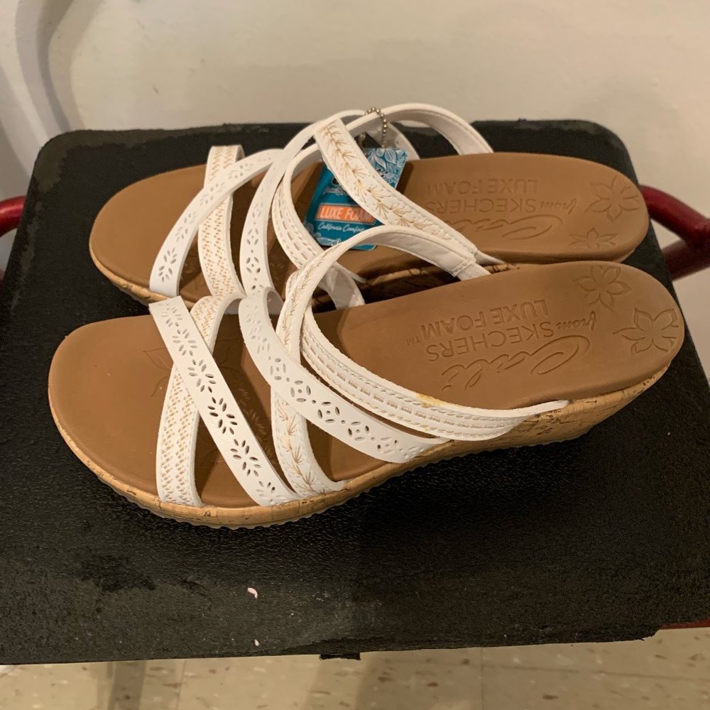 Selling beautiful wedge sandals for women in size 8 in white color by sketchers